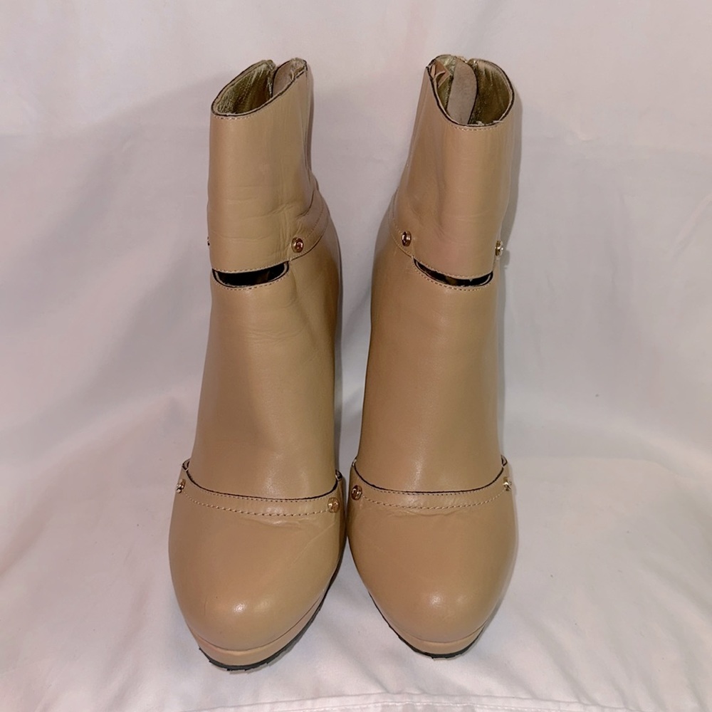 Elaine Turner Sz.9.5 Nude Leather Heel Boot